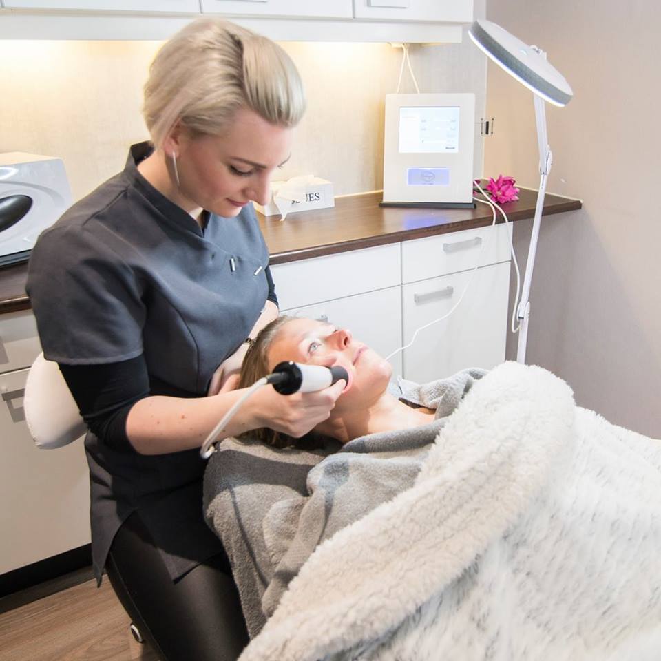Lisette van den Oord , Salon Exclusief